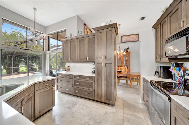 Image 7 of 62 For 5642 64 Ln  