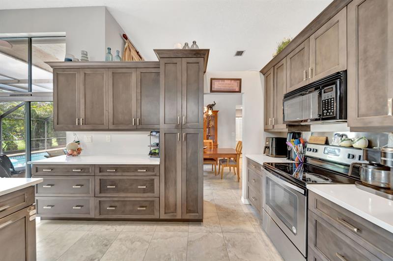 Image 8 of 62 For 5642 64 Ln  