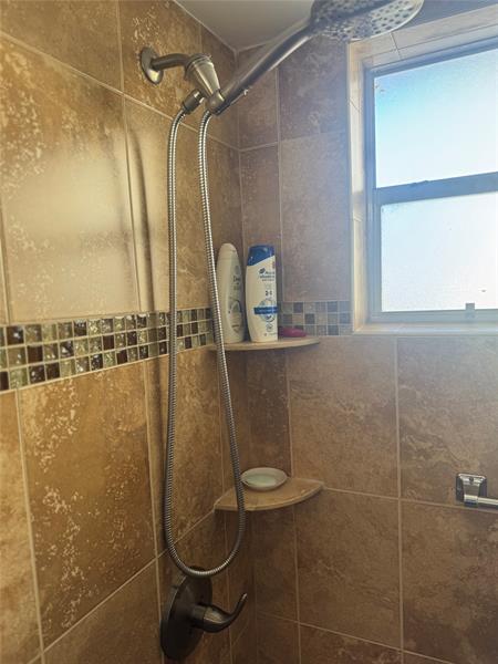 Image 10 of 13 For 3940 42 Ave  315