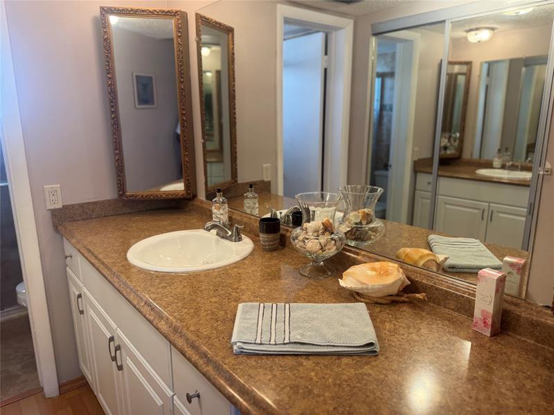 Image 11 of 13 For 3940 42 Ave  315