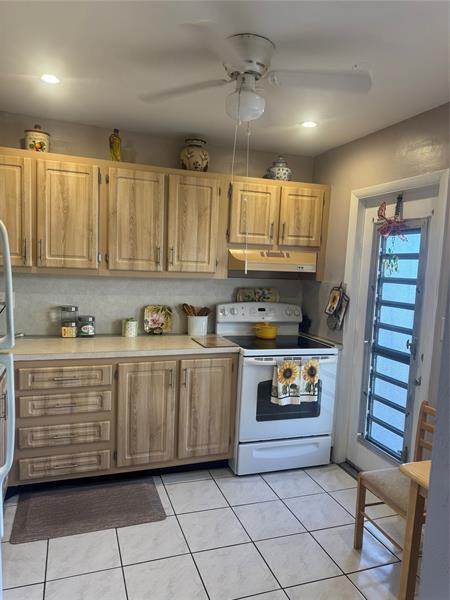 Image 3 of 13 For 3940 42 Ave  315