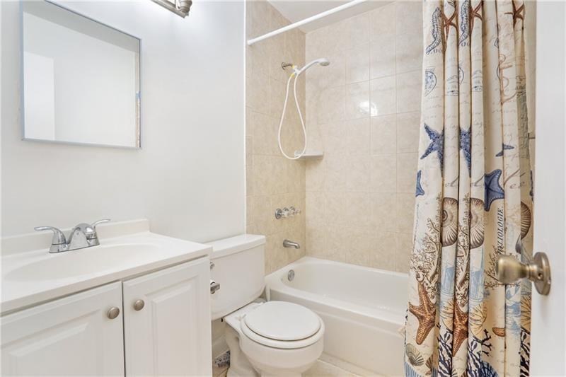 Image 11 of 17 For 326 Harrison St  302a