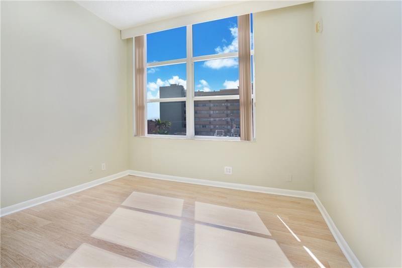 Image 7 of 17 For 326 Harrison St  302a