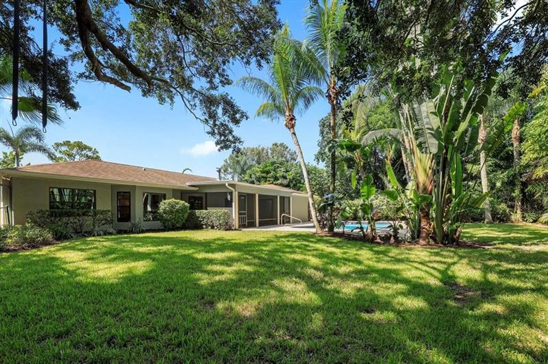 Image 10 of 47 For 1997 Bolton Ave