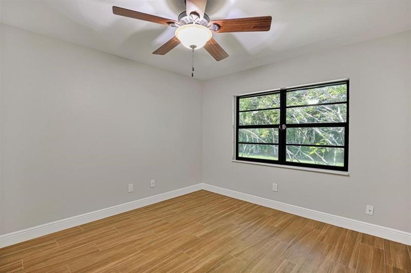 Image 11 of 47 For 1997 Bolton Ave