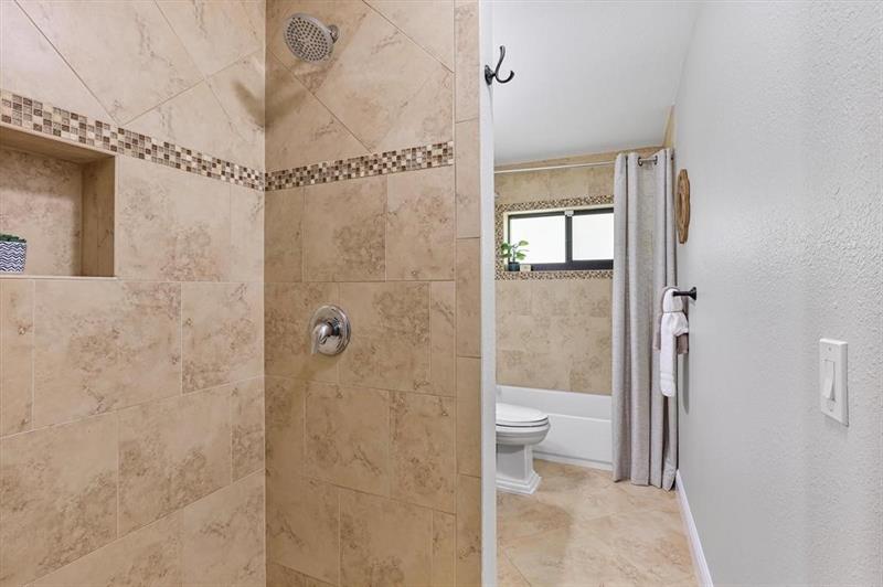 Image 13 of 47 For 1997 Bolton Ave