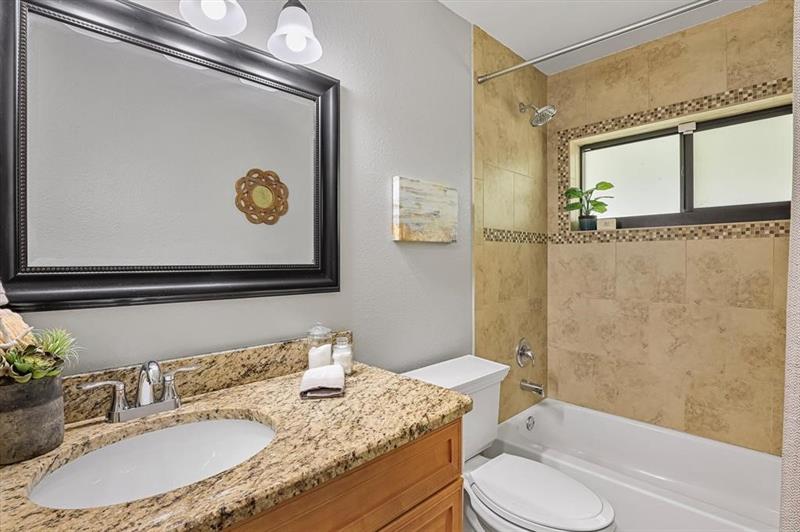 Image 14 of 47 For 1997 Bolton Ave