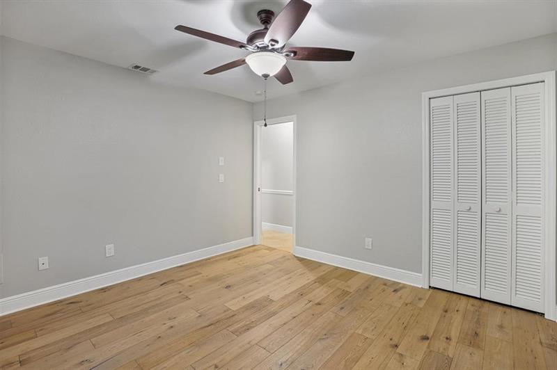 Image 15 of 47 For 1997 Bolton Ave