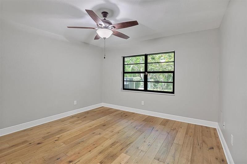 Image 16 of 47 For 1997 Bolton Ave