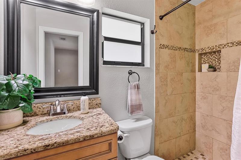 Image 17 of 47 For 1997 Bolton Ave