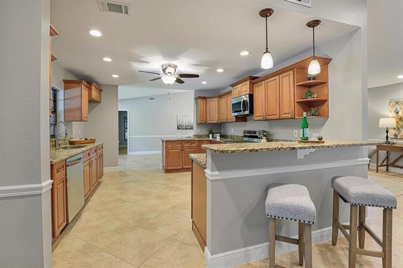 Image 21 of 47 For 1997 Bolton Ave