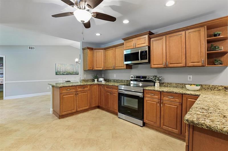 Image 22 of 47 For 1997 Bolton Ave