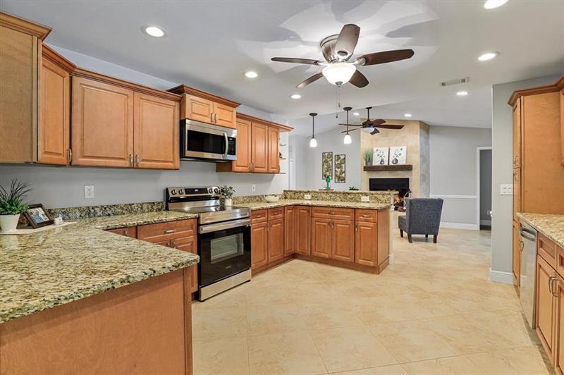 Image 23 of 47 For 1997 Bolton Ave