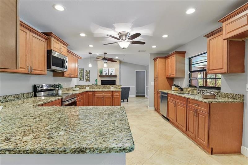 Image 24 of 47 For 1997 Bolton Ave