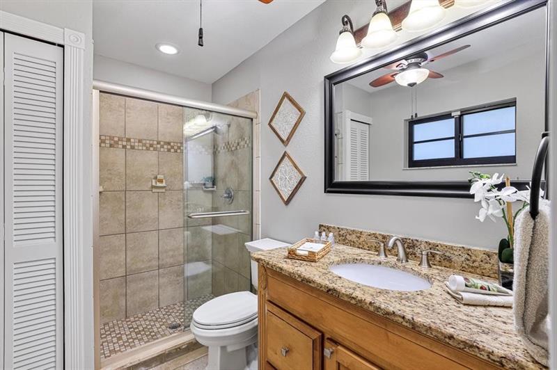 Image 27 of 47 For 1997 Bolton Ave