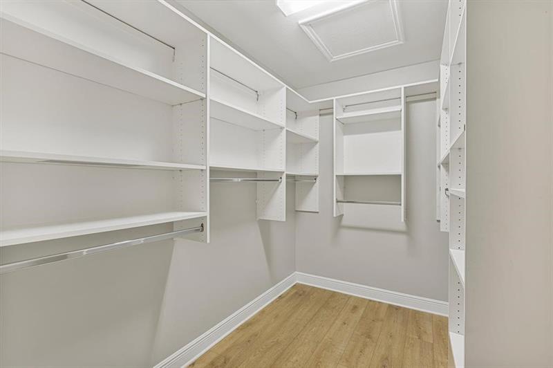 Image 28 of 47 For 1997 Bolton Ave