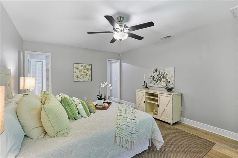 Image 30 of 47 For 1997 Bolton Ave