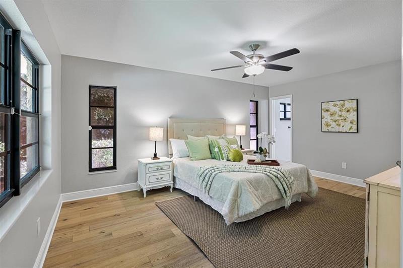 Image 31 of 47 For 1997 Bolton Ave