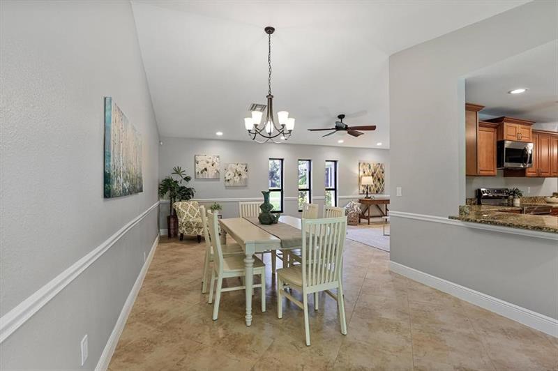 Image 33 of 47 For 1997 Bolton Ave