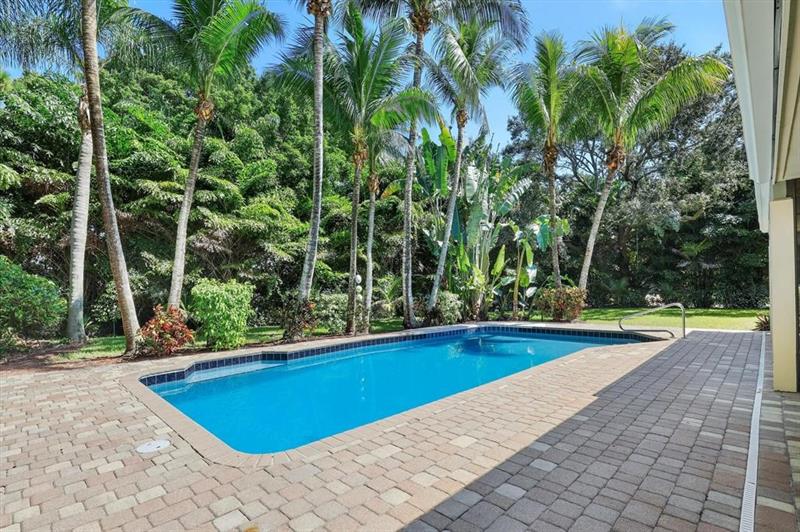 Image 43 of 47 For 1997 Bolton Ave