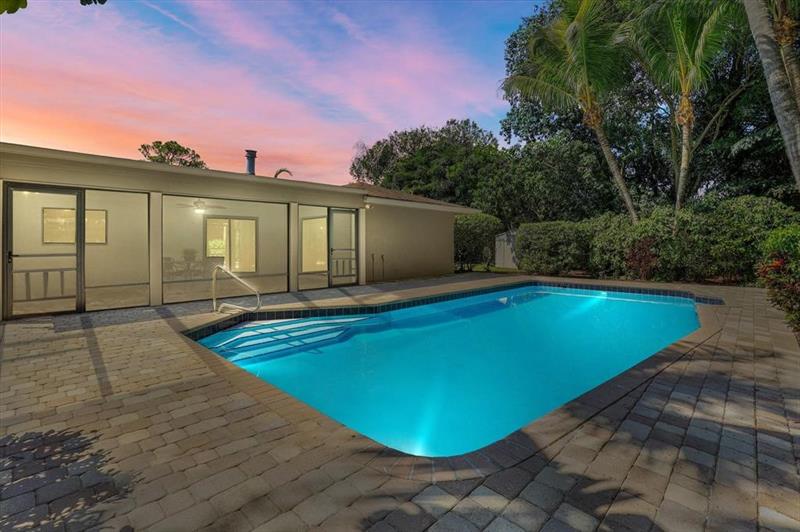 Image 45 of 47 For 1997 Bolton Ave