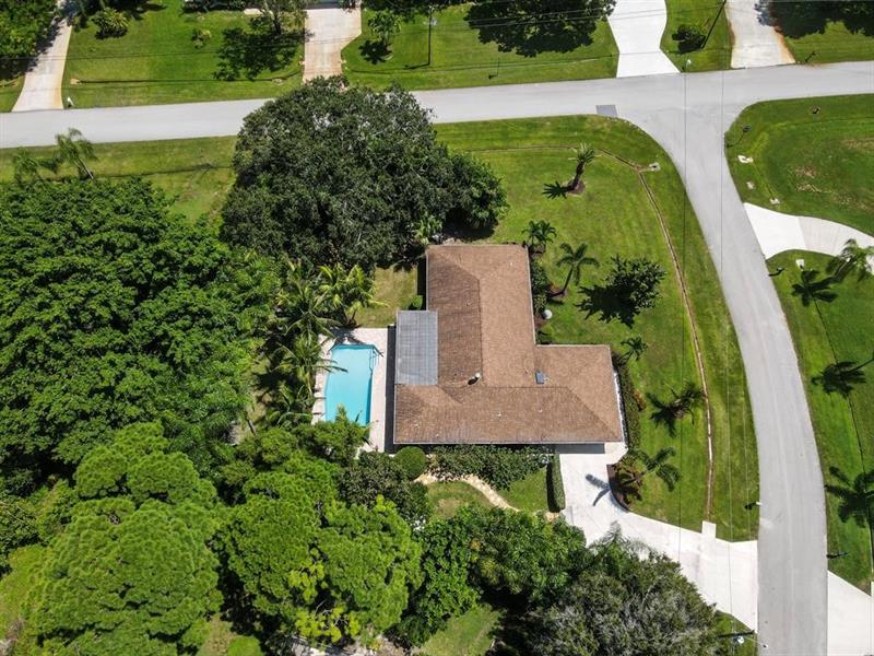 Image 6 of 47 For 1997 Bolton Ave