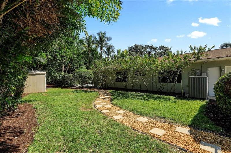 Image 7 of 47 For 1997 Bolton Ave