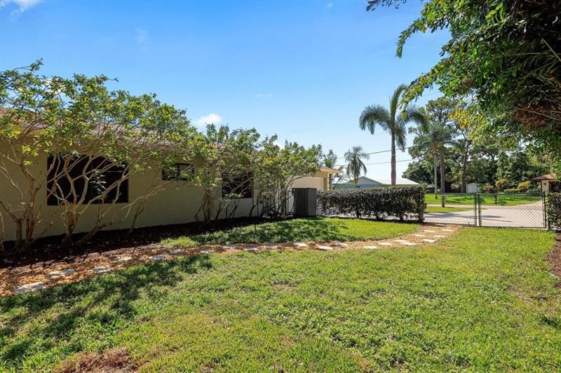 Image 8 of 47 For 1997 Bolton Ave