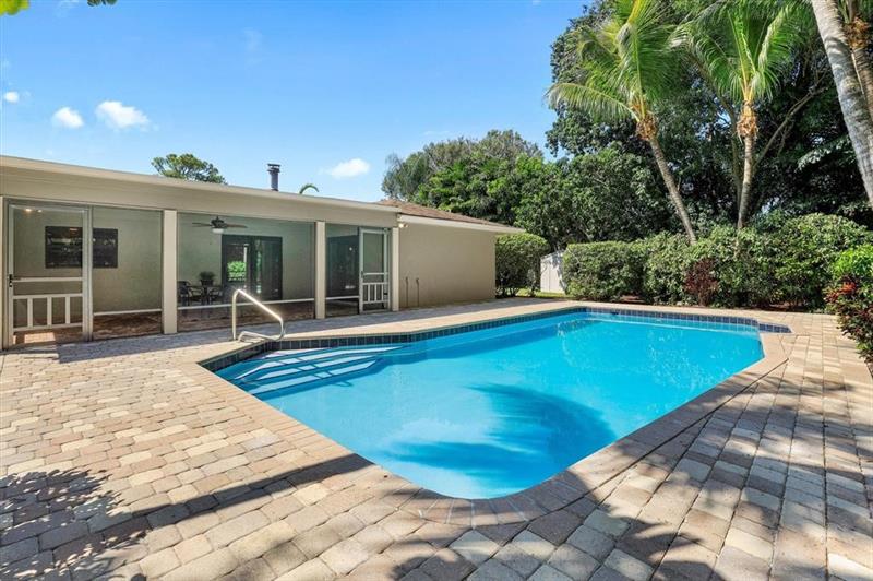 Image 9 of 47 For 1997 Bolton Ave