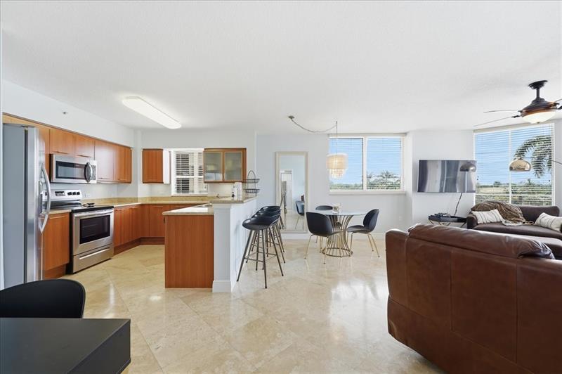 Image 13 of 46 For 2011 Ocean Blvd  302