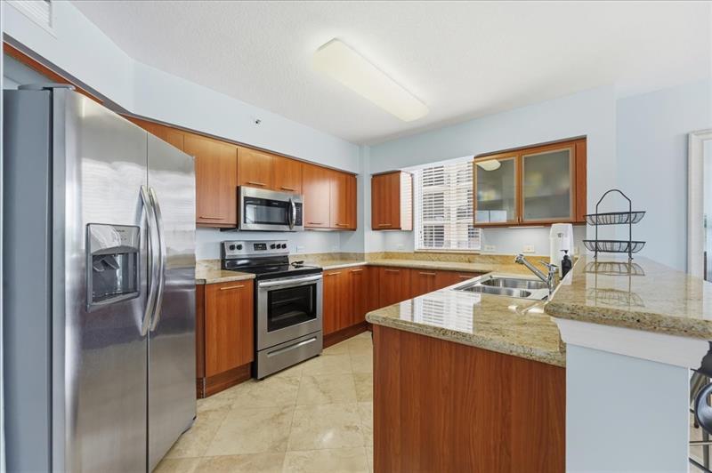 Image 15 of 46 For 2011 Ocean Blvd  302