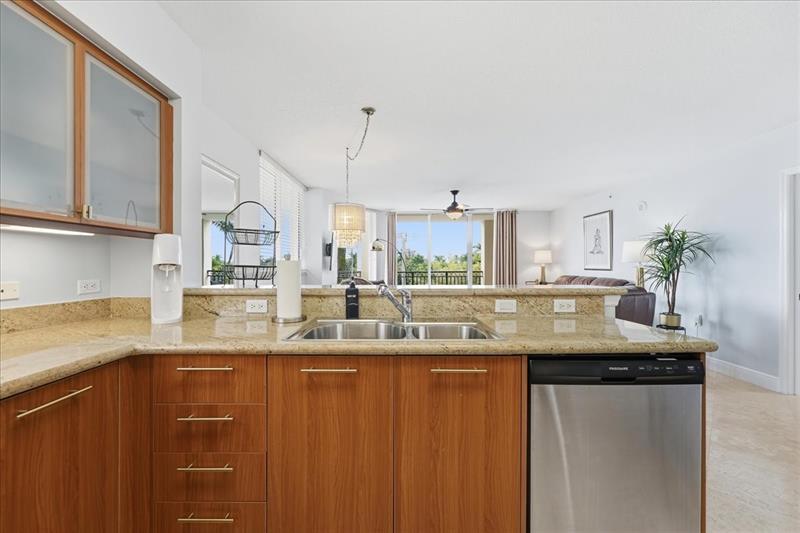 Image 17 of 46 For 2011 Ocean Blvd  302