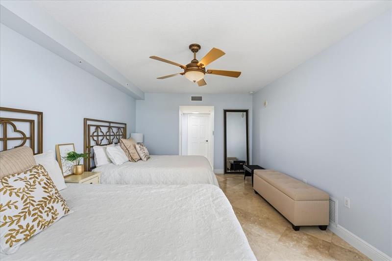 Image 22 of 46 For 2011 Ocean Blvd  302