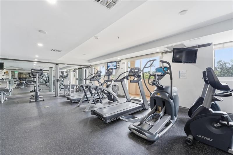 Image 31 of 46 For 2011 Ocean Blvd  302