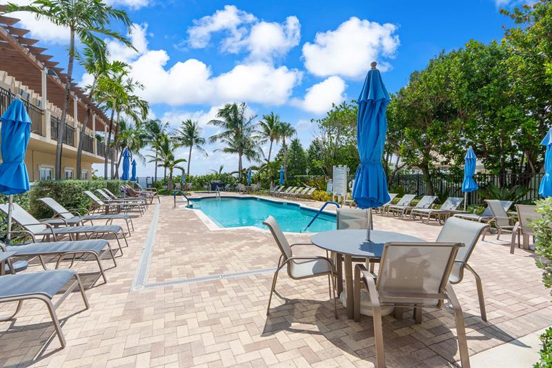 Image 42 of 46 For 2011 Ocean Blvd  302