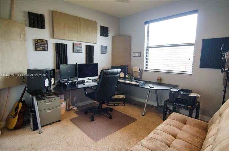 Image 10 of 20 For 22744 92nd Ct