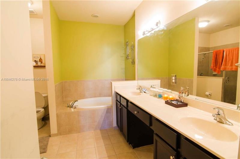 Image 12 of 20 For 22744 92nd Ct