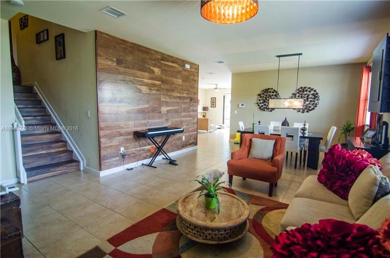 Image 4 of 20 For 22744 92nd Ct