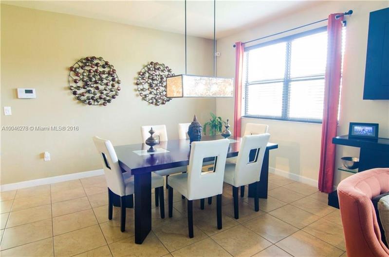 Image 5 of 20 For 22744 92nd Ct