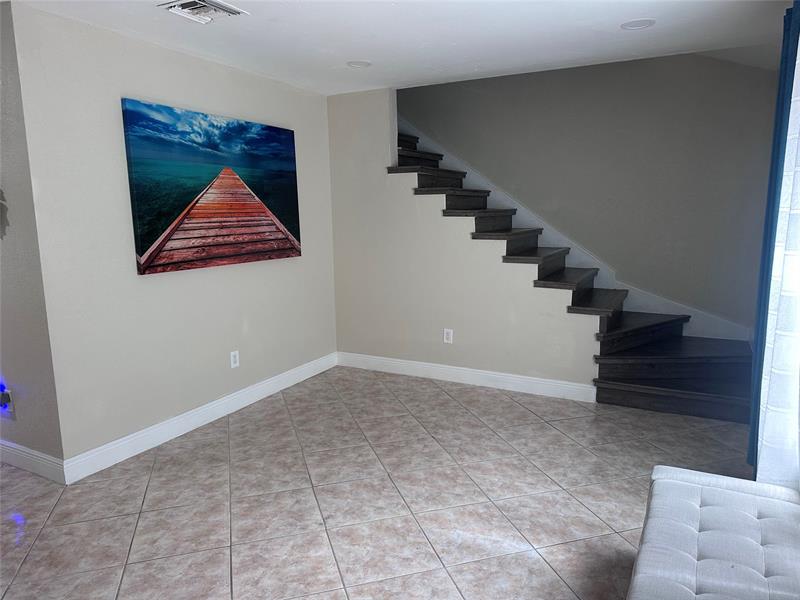 Image 3 of 8 For 3900 52nd Ave