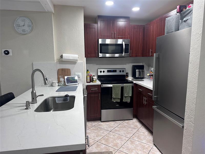 Image 4 of 8 For 3900 52nd Ave