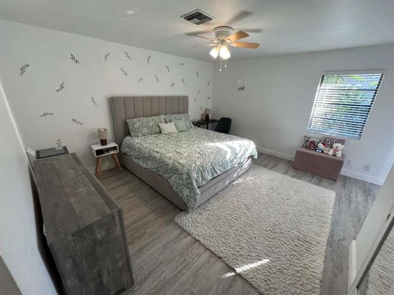 Image 11 of 18 For 22517 Vistawood Way