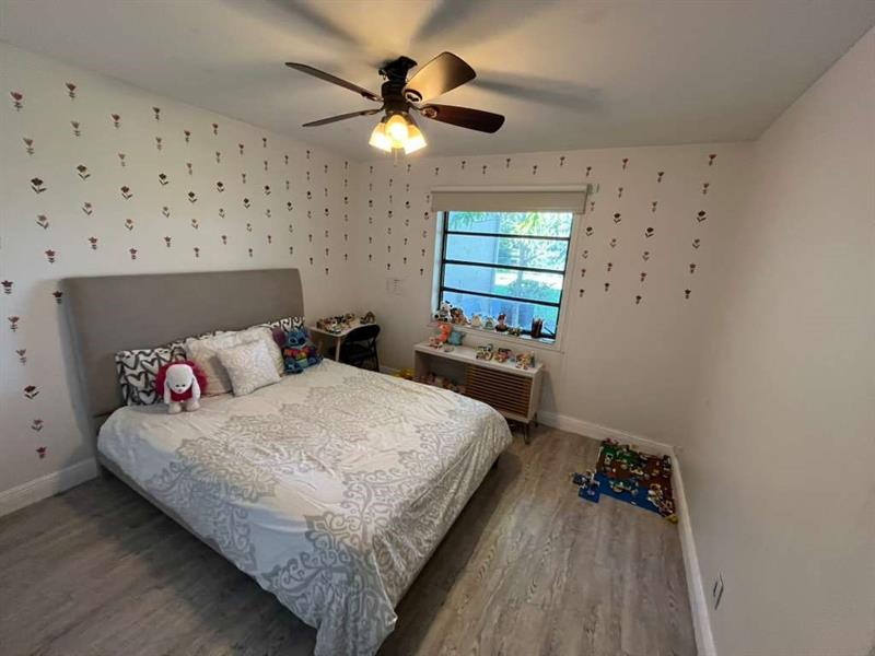 Image 13 of 18 For 22517 Vistawood Way