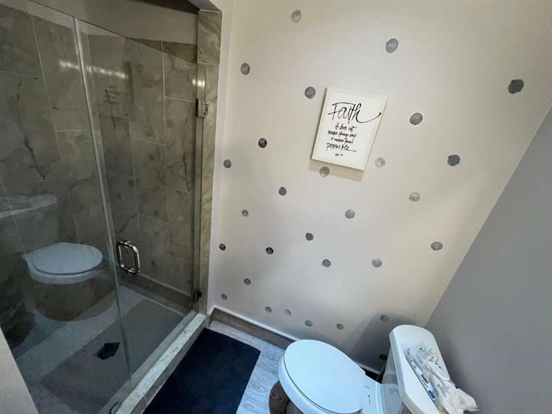 Image 16 of 18 For 22517 Vistawood Way