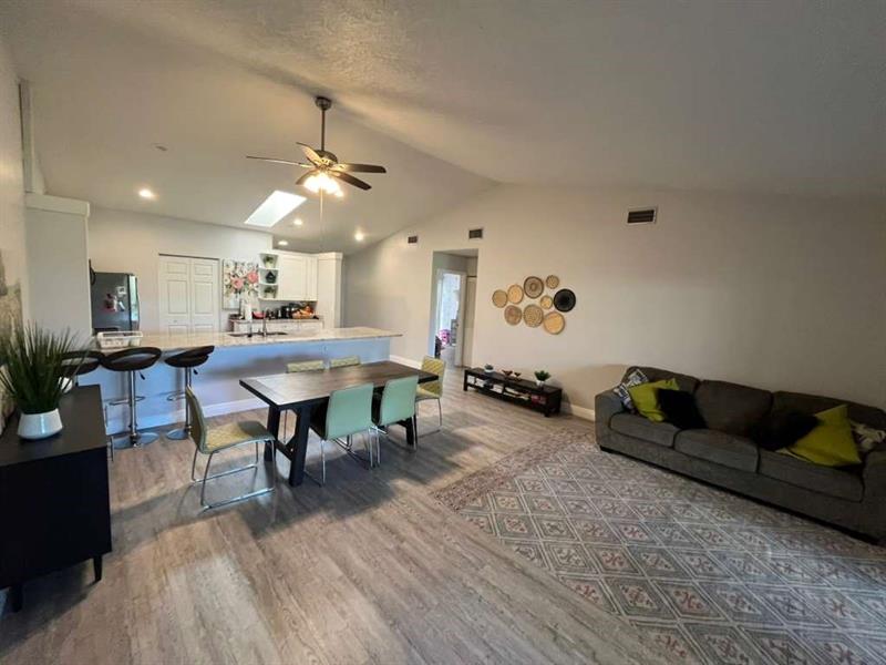 Image 5 of 18 For 22517 Vistawood Way