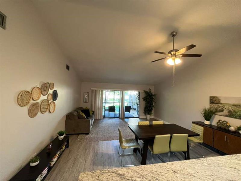 Image 6 of 18 For 22517 Vistawood Way