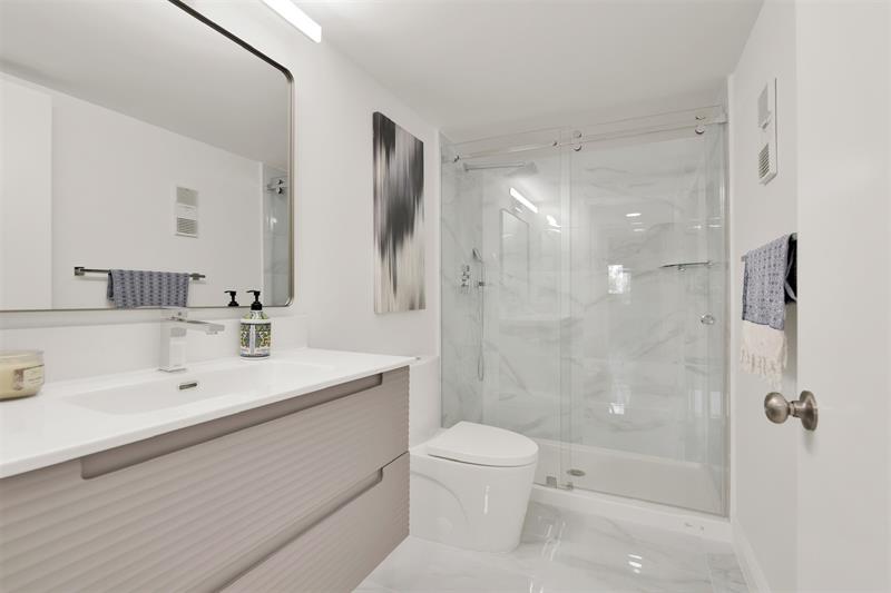 Image 16 of 19 For 15461 Pembridge 112 Drive 112