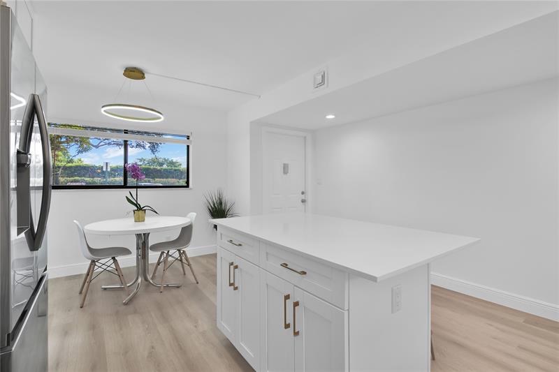 Image 4 of 19 For 15461 Pembridge 112 Drive 112