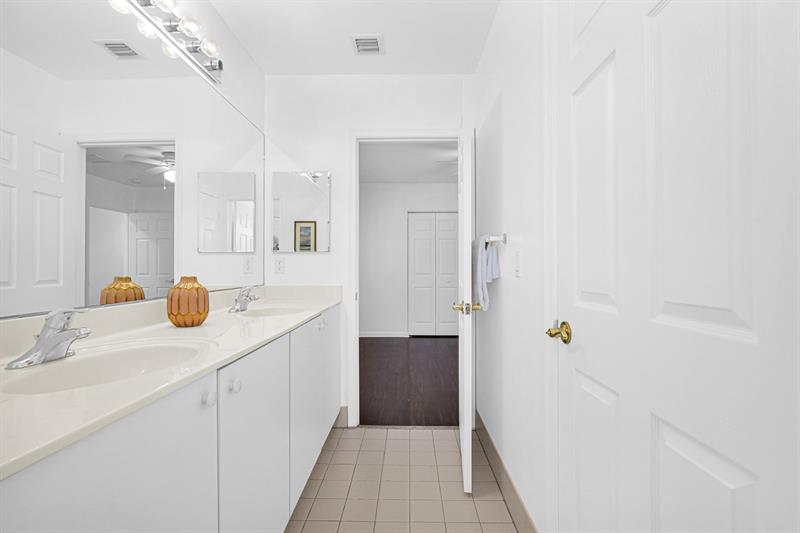 Image 33 of 56 For 1427 34th Way  1427