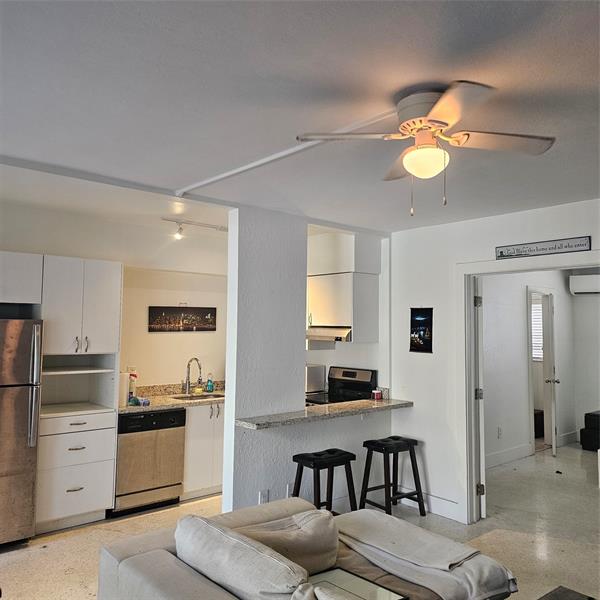 Image 3 of 11 For 1354 Bayview Dr H